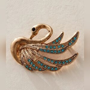 🪷 NWT Free People Crystal Swan Brooch In Gold, One Size